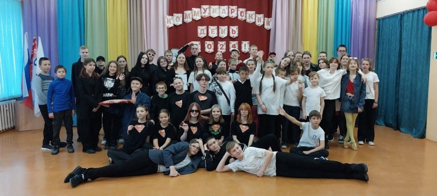 ОСЕННИЙ КВН В НАШЕЙ ШКОЛЕ: ЯРКИЕ МОМЕНТЫ И ТЁПЛЫЕ ВПЕЧАТЛЕНИЯ!